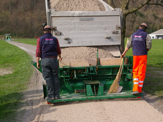 Einkiesung-Naturstrassen-240-bis-325-cm 